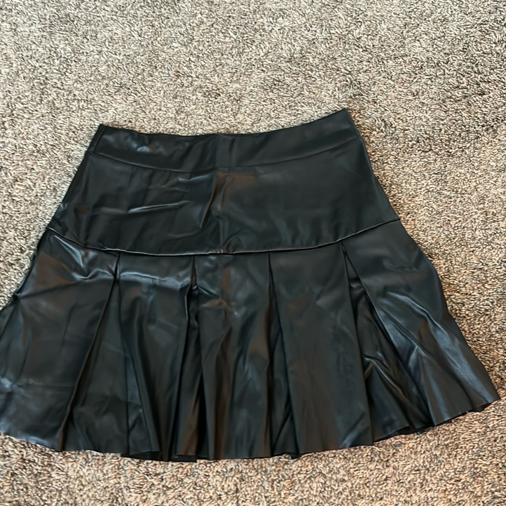 Leather pleated mini skirt women’s size medium